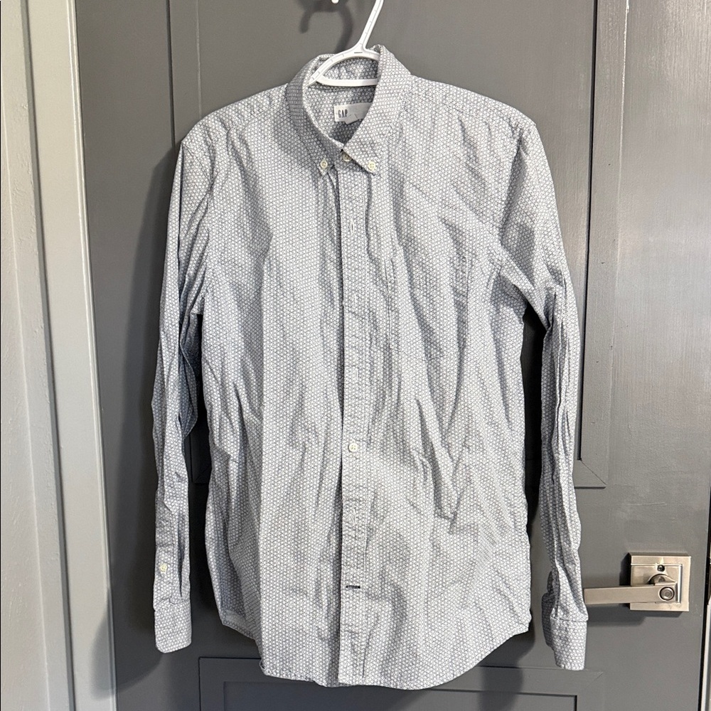 GAP Men's Light Gray Patterned Button Down Shirt